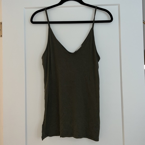 BUNDLE! Three Old Navy Tank Tops - Picture 5 of 10